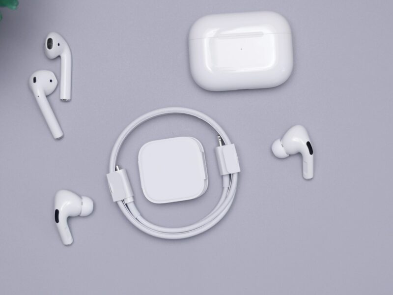 Wireless earbuds charging problems