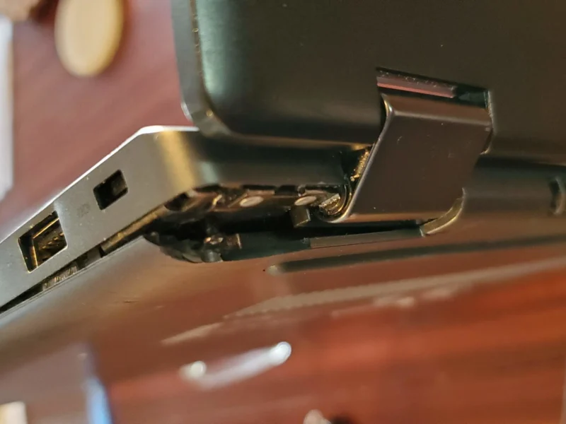 Lenovo IdeaPad Flex 5 hinge