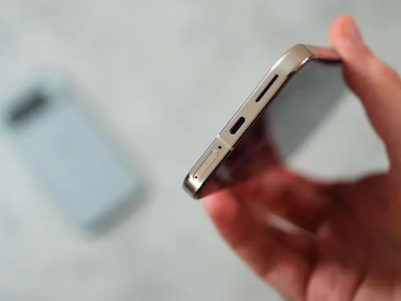 Pixel 9 Pro Charging Port