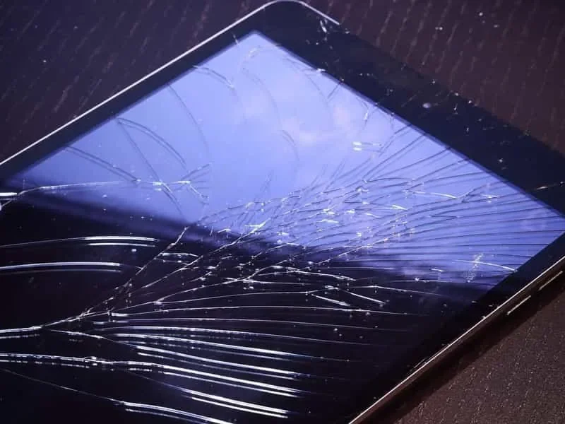 Cracked iPad screen repair Dubai