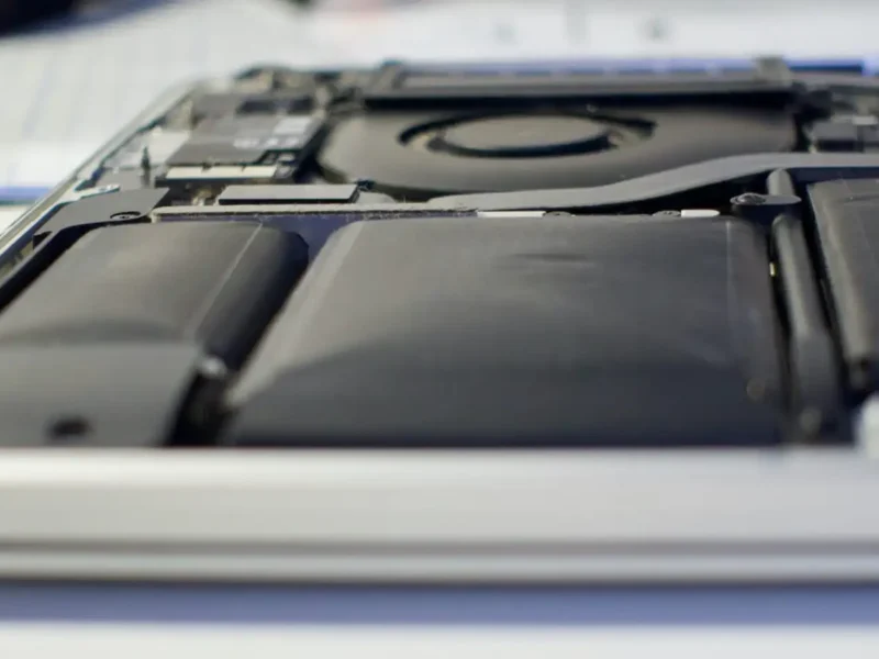 MacBook battery swollen or dead