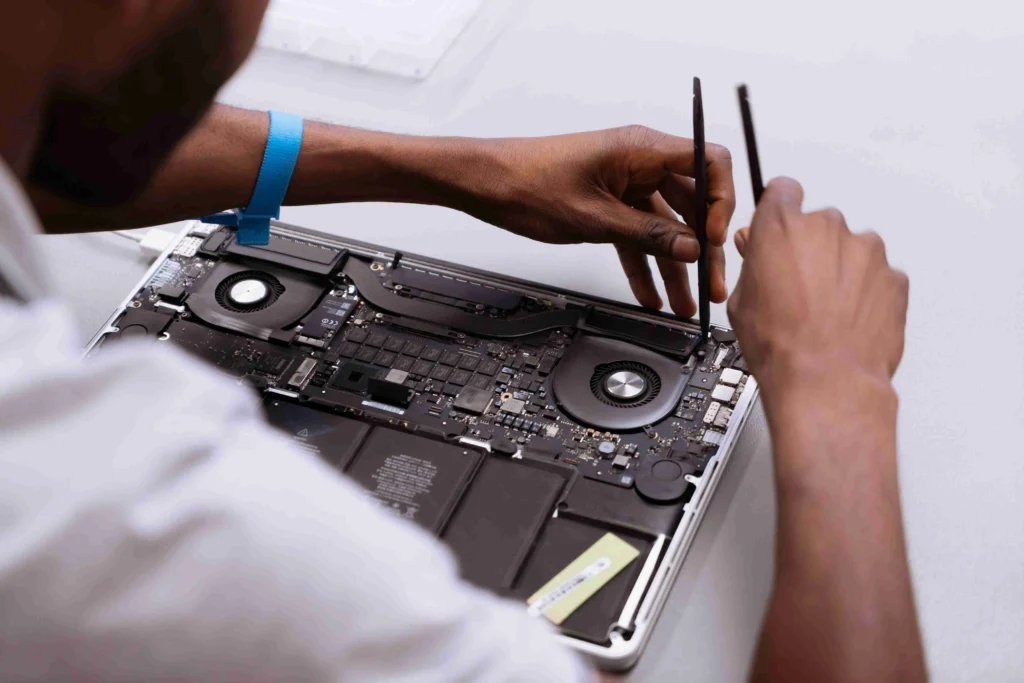 macbook,computer and laptop repair in dubai