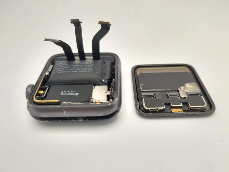 Apple Watch battery replacement in Dubai service