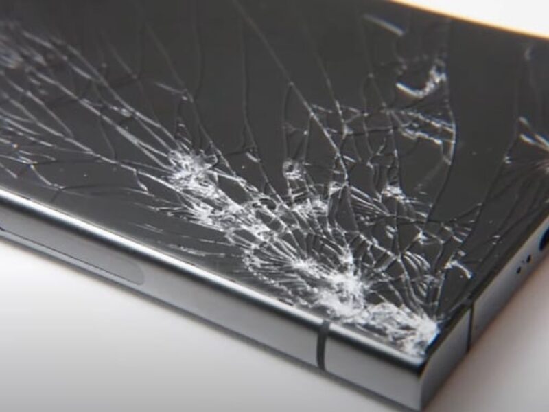 Cracked Samsung S24 screen glass replacement process.