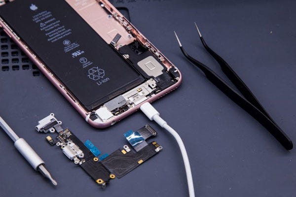 Apple Charging Port Repair vs Replacement: What’s Better?