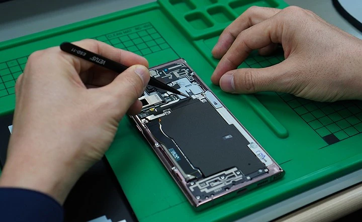 Authorized Samsung Repair Dubai: Why Genuine Parts are Crucial for Your Galaxy S Series