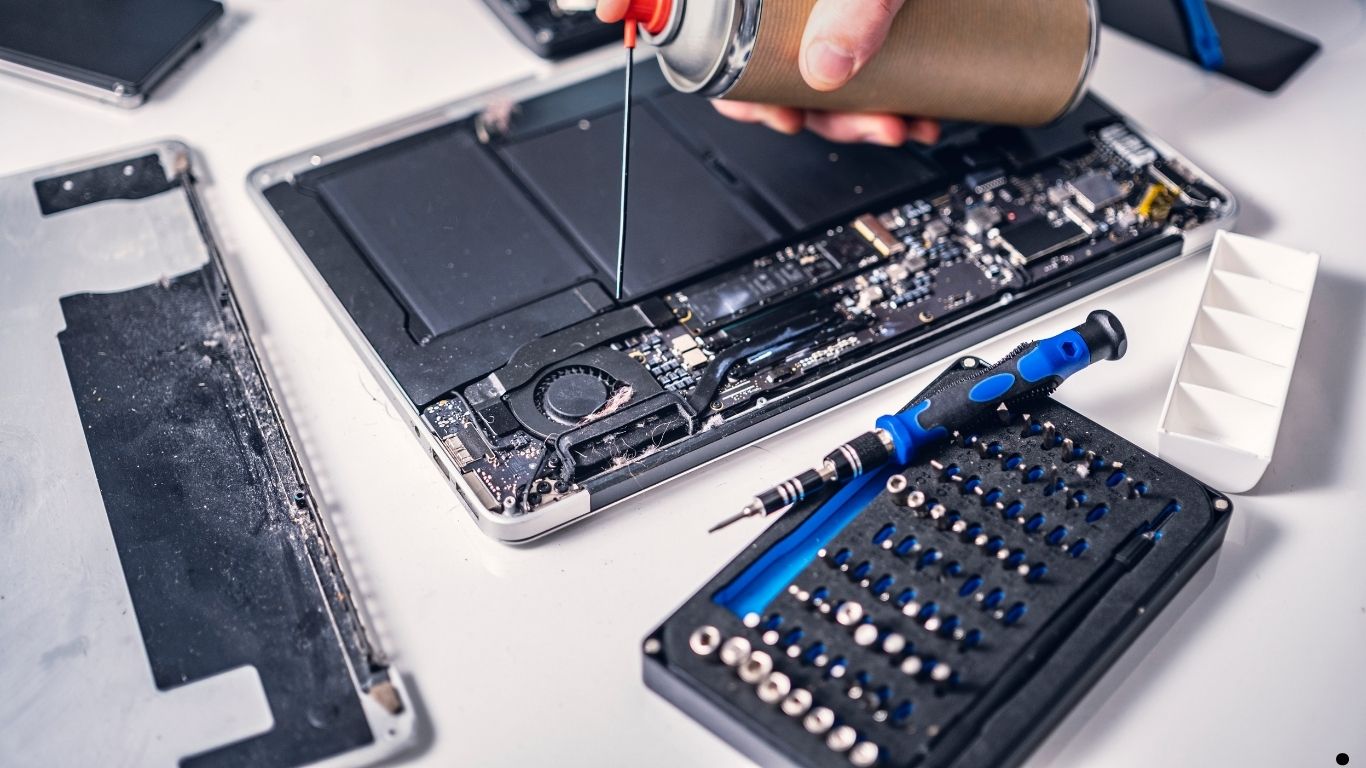MacBook Repair Near Mall of the Emirates: Your Guide to Fast Pickup & Delivery